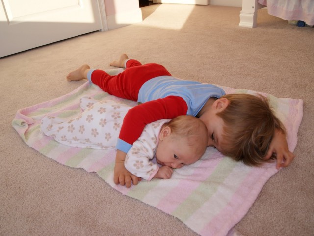 Ревност между по-голямото дете и бебето