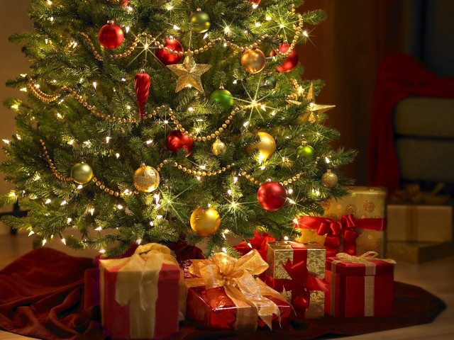 Как да украсим елхата за Коледа и Нова година