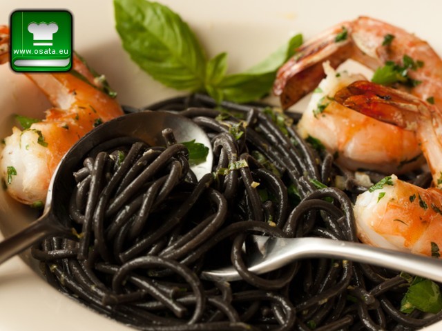 Рецепта за Черни спагети със скариди