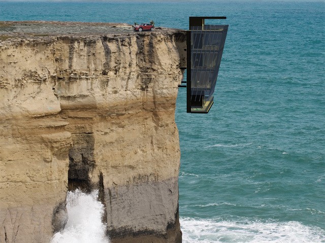 Футуристична къща "виси" от скала над океана