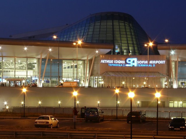 Български емигранти поемат в чужбина от терминал 2