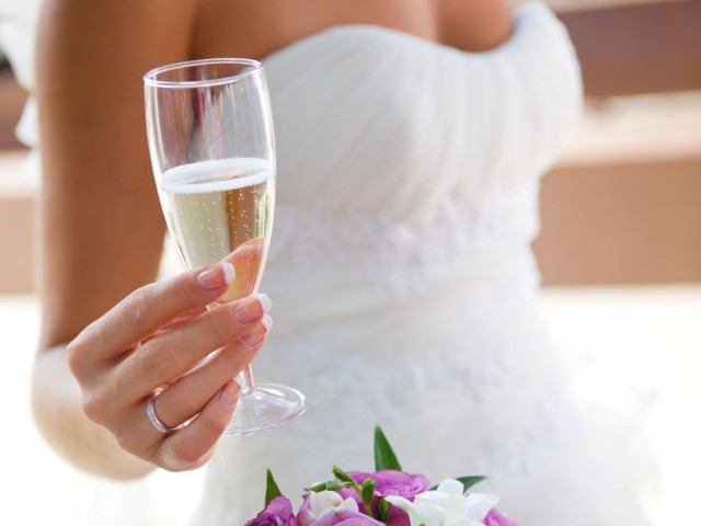 Как да изберем сватбено шампанско. Златно шампанско за сватба
