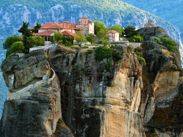 Манастирски комплекс Метеора в Калабака,Централна Гърция